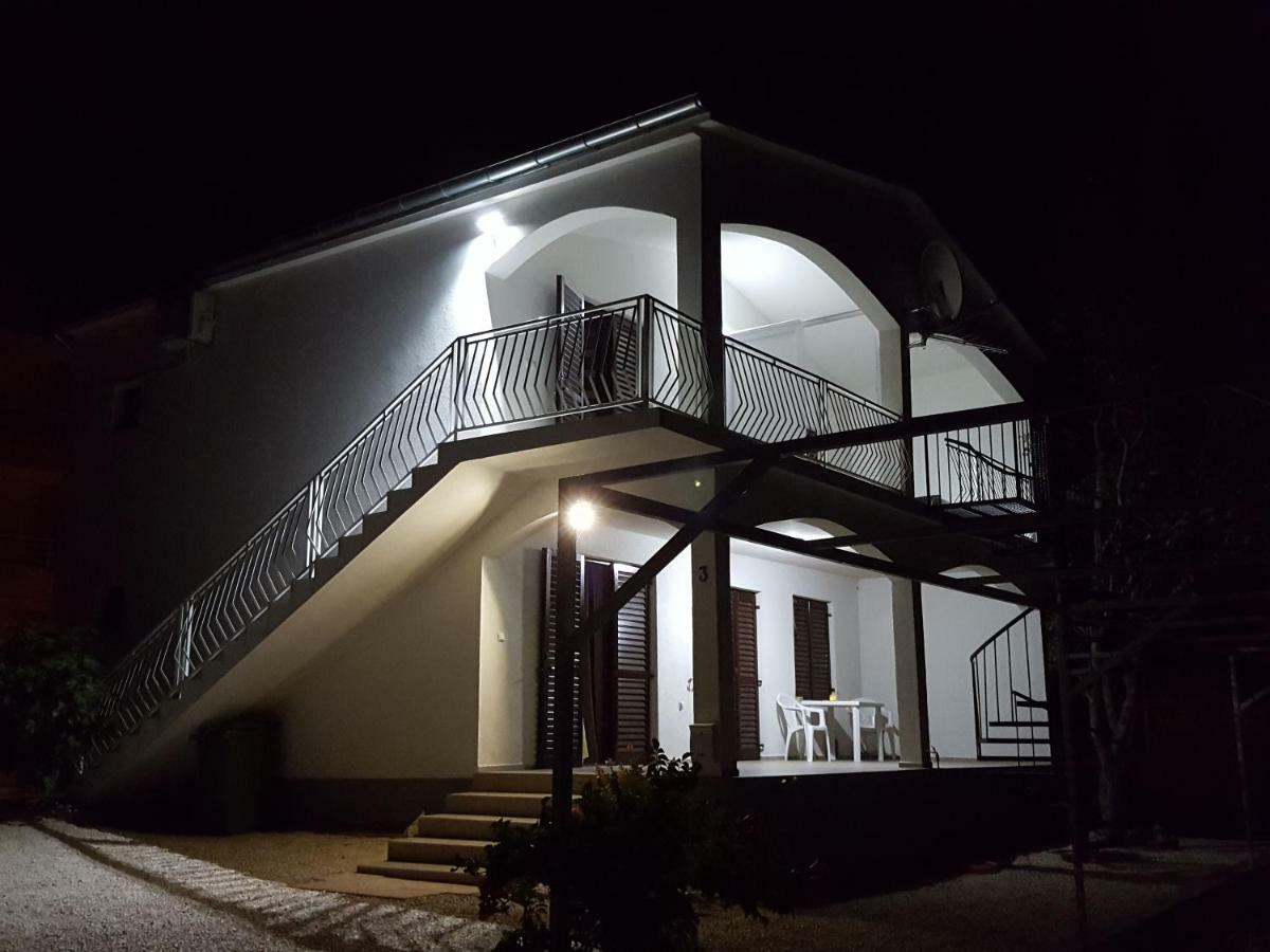 Apartments Merion Starigrad Paklenica Exterior photo