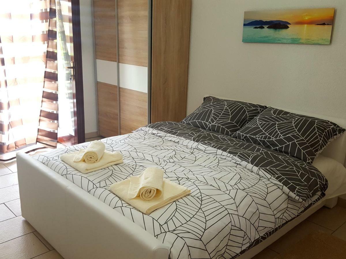 Apartments Merion Starigrad Paklenica Exterior photo
